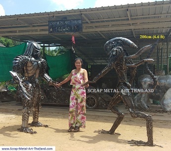 alien vs predator statues